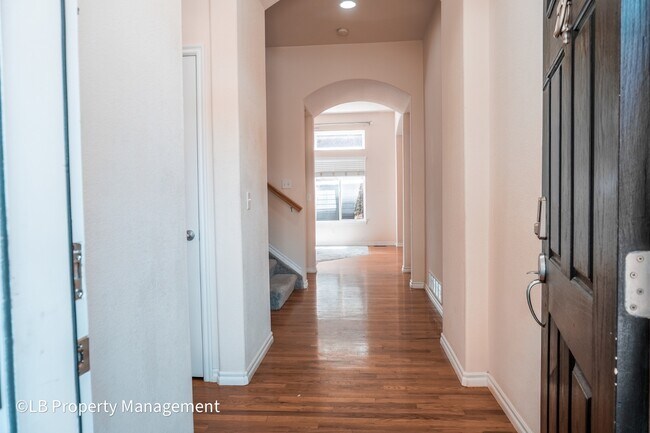 Foto del edificio - 10590 Pearlwood Cir