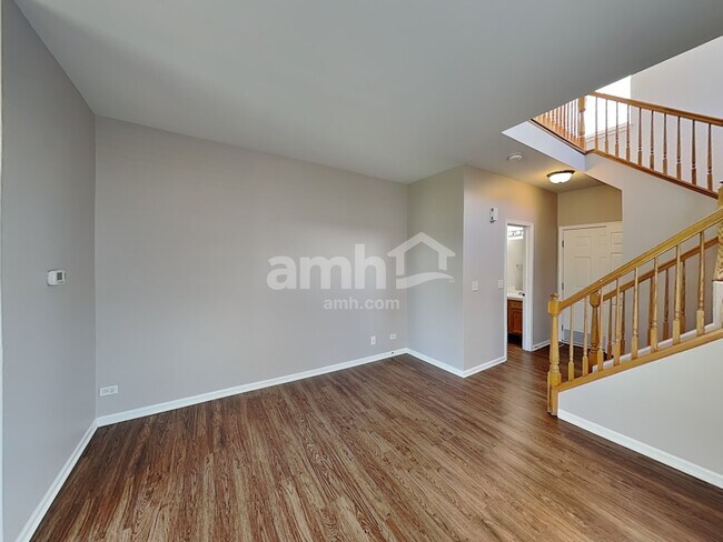 Building Photo - 2122 Rebecca Cir