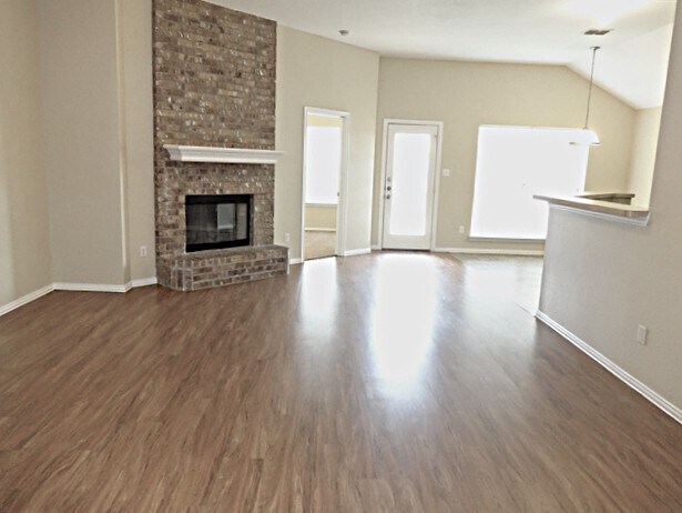 Building Photo - 1373 Meadowbrook Ln