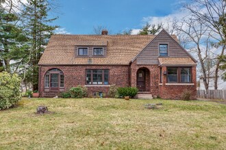 Building Photo - 60 Maple Ave