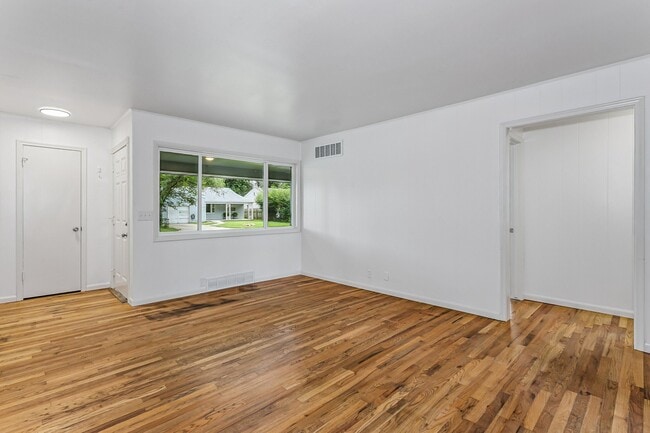 Foto del edificio - 633 N Clayton Ave