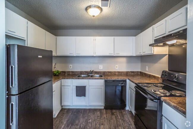 2 BR, 2 BA - 1022 SF - Emerald Park