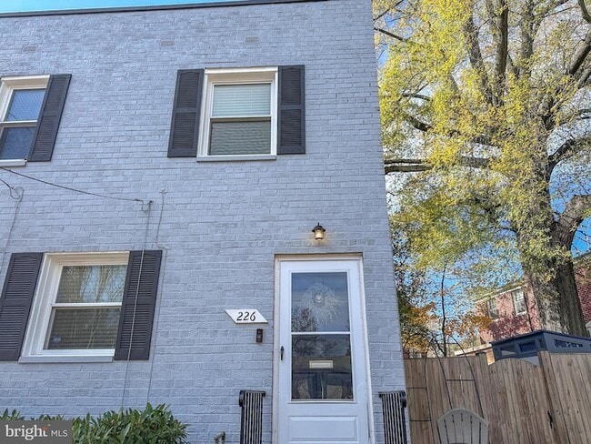 Building Photo - 226 Guthrie Ave