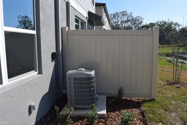Building Photo - 3 br, 2.5 bath Townhome - 17125 Blowfish D...