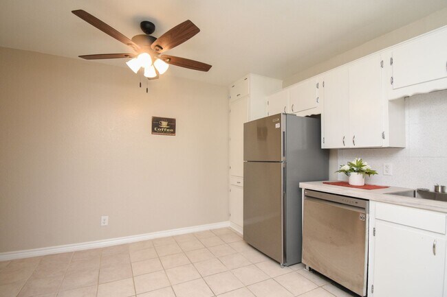 Building Photo - 308 Westwood