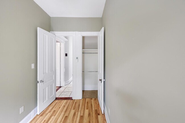 Foto del edificio - Full room in 6-bed/2.0-bath Home