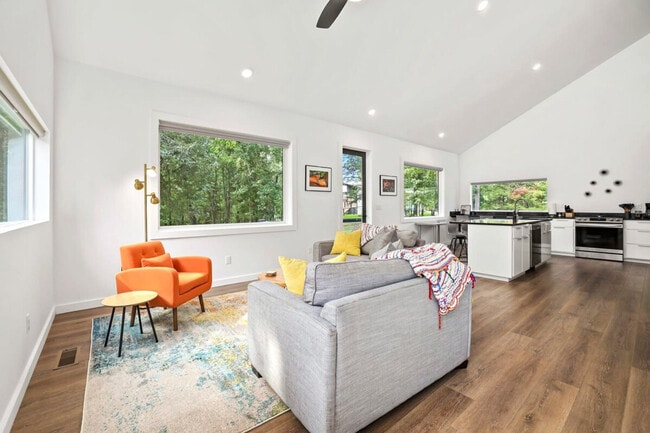 Building Photo - 45 Center Rd