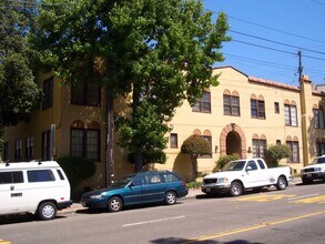 Building Photo - 2940 Claremont Ave
