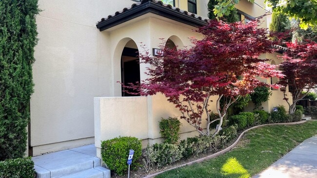 Building Photo - 427 Willow Glen Way