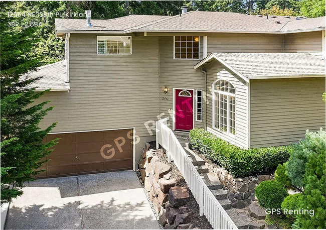 Building Photo - ? Peaceful Retreat in the Heart of Kirkland!