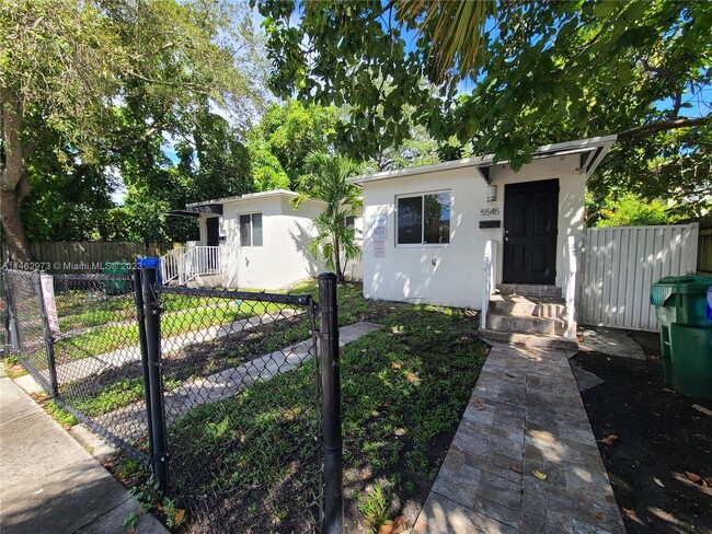 Building Photo - 5545 NE Miami Pl