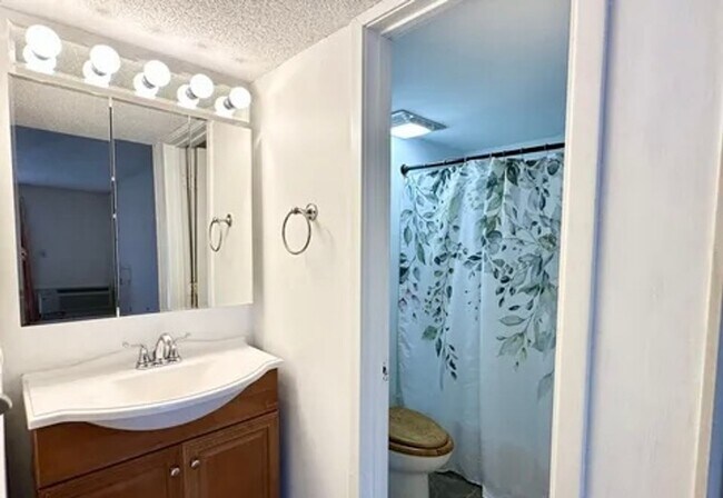 Foto del edificio - Lovely Studio in Gated Community Utilities Included
