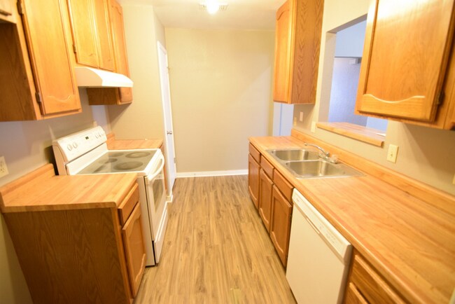 Building Photo - 2721 Alamo Trail
