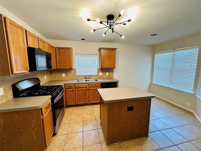 Building Photo - 428 Welch Dr