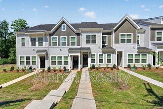 Building Photo - 2962 Sloan Dr