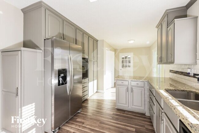 Foto del edificio - 3369 Summit Turf Ln