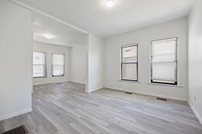 Building Photo - 2835 W 38th Pl