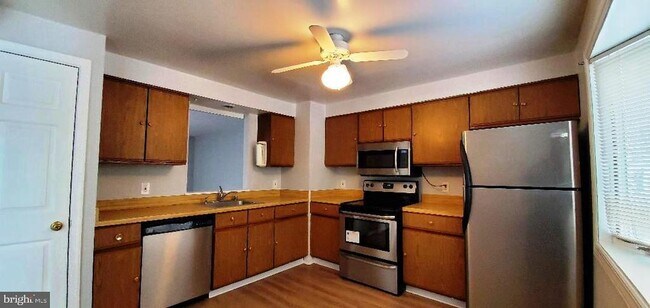 Foto del edificio - 16 Craftsman Ct