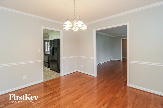 Building Photo - 535 Drumheller Rd