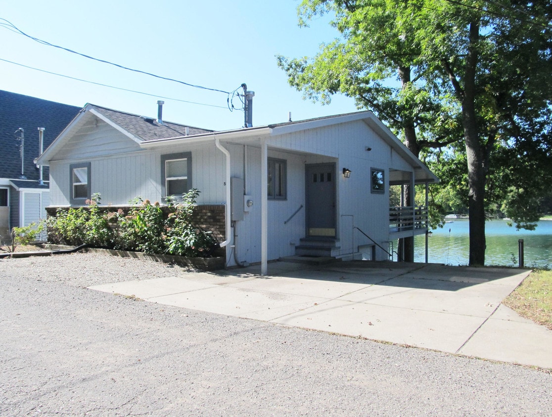 5 Labelle Terrace, Richland, MI 49083 Townhome Rentals in Richland MI