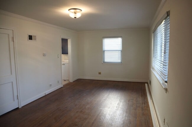 Building Photo - 6407 Kensington Ave