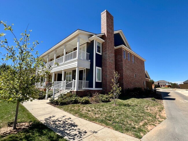 Foto del edificio - Extra large new 4 bdrm 3.5 bath townhome i...