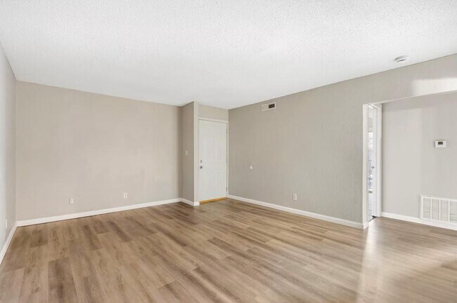 Building Photo - 865 S Douglas Ave