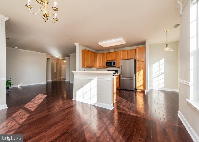 Building Photo - 5801 Clipper Ln