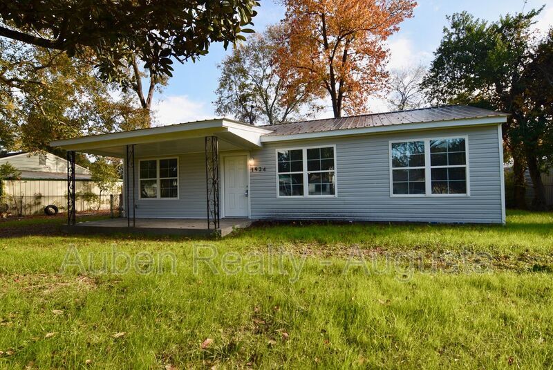 Foto principal - 1924 Roberson Rd