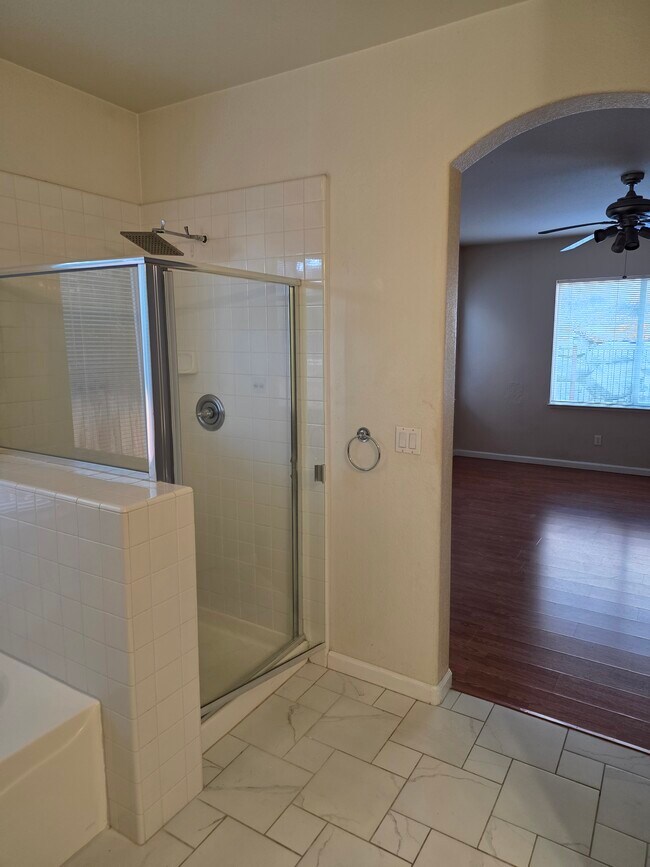 Foto del edificio - 7121 Crest Hill Dr