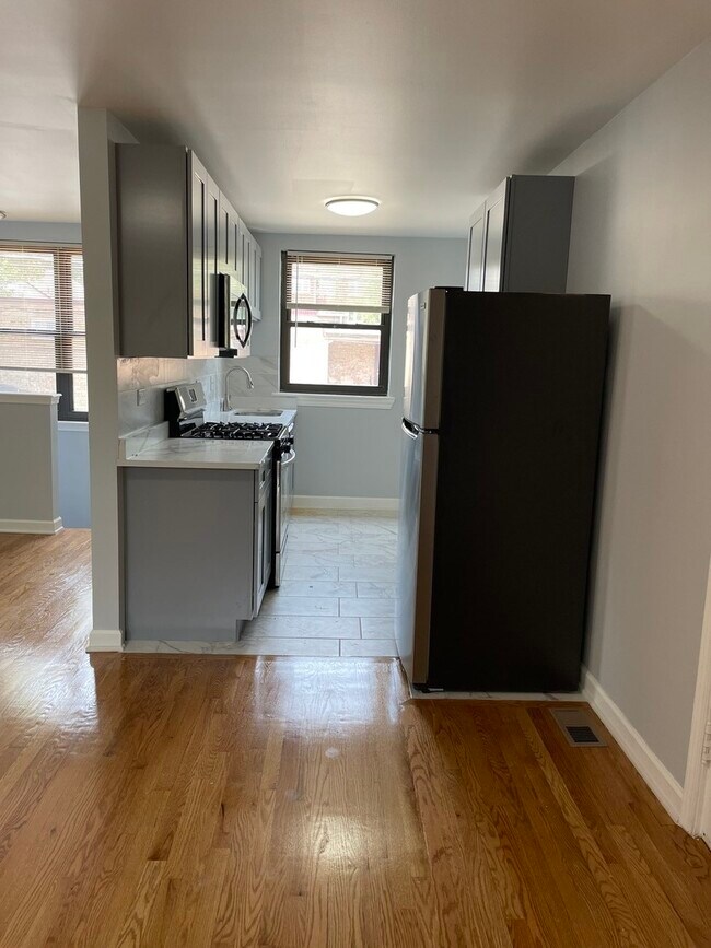 Foto del edificio - 7318 N Winchester Ave
