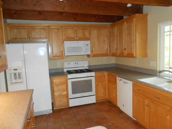 Foto del edificio - 2158 Lathan Ave