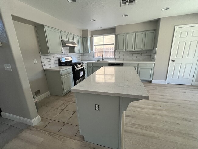 Foto del edificio - 1134 Kestrel Dr