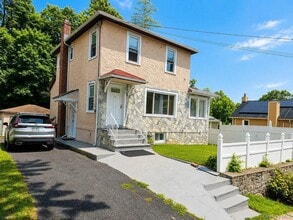 Building Photo - 98 Bushey Ave