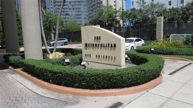 Building Photo - 2475 Brickell Ave