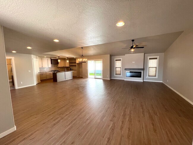 Building Photo - 1755 Luxor Ln