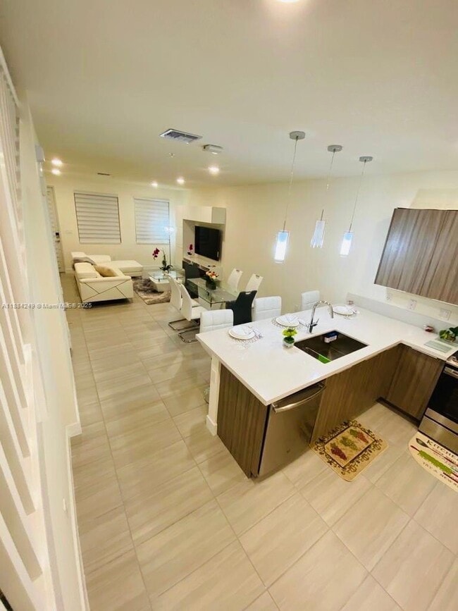 Foto del edificio - 6416 NW 102nd Ct