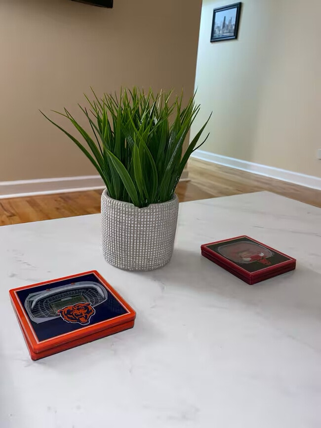 Building Photo - 3600 S Giles Ave