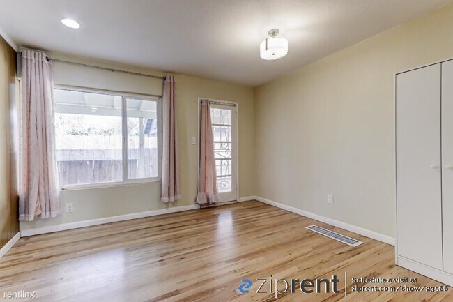 Building Photo - 4 br, 2 bath House - 2624 North Center Str...