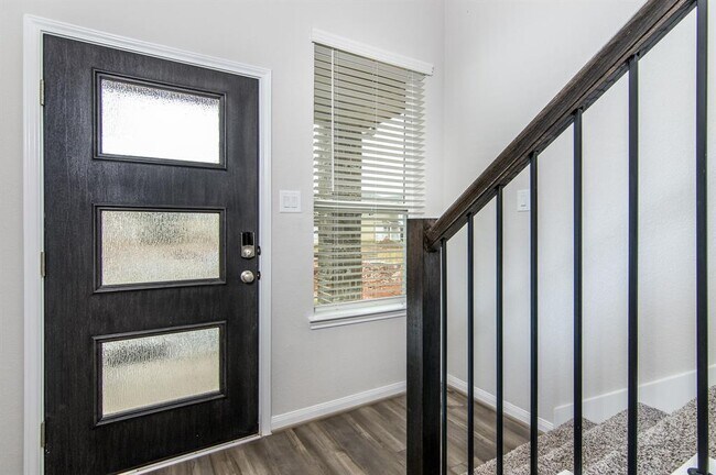 Building Photo - 7051 Silverleaf Oak St