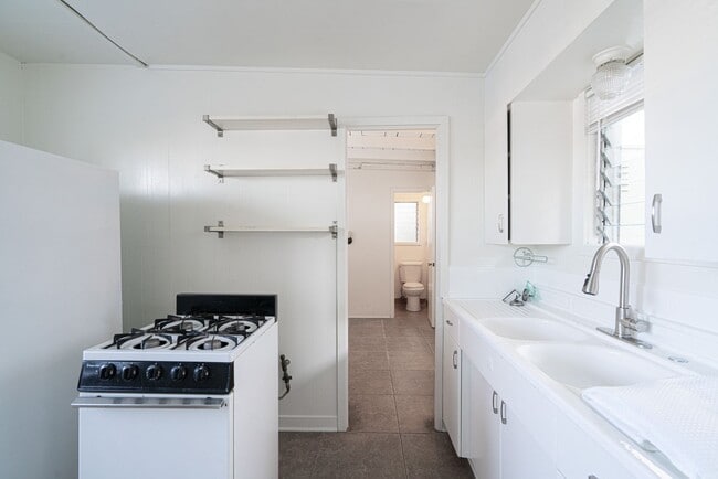 Building Photo - 218 29th St