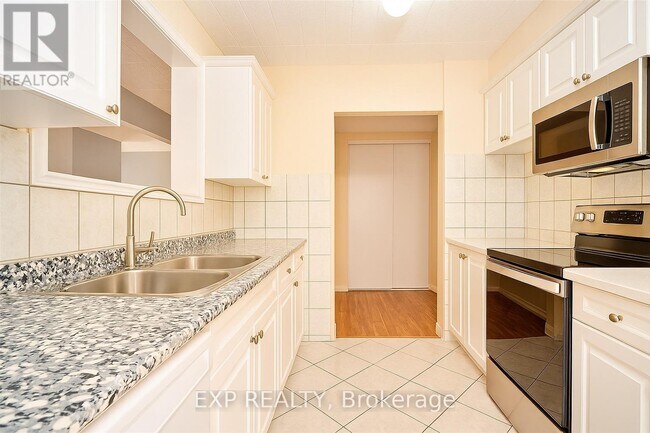 Building Photo - 71 Vanier Dr