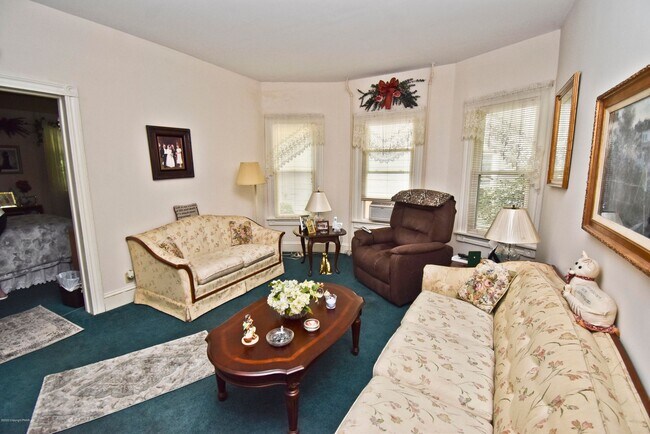 Living Room - 724 Bryant St