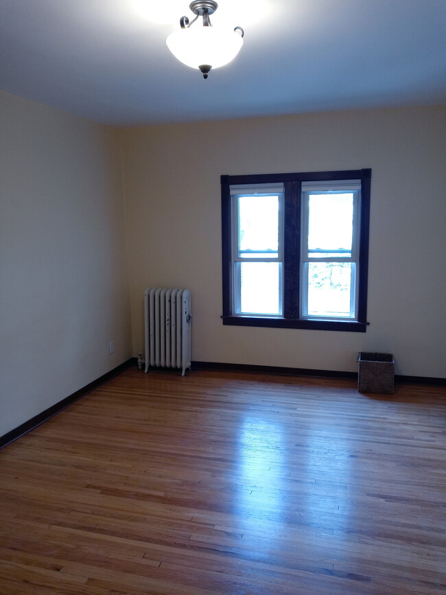 Building Photo - 2733 Girard Ave S