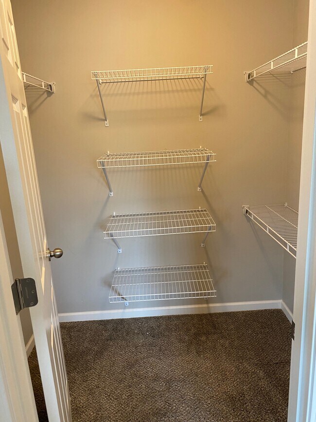 Foto del edificio - 1617 E Military Ave