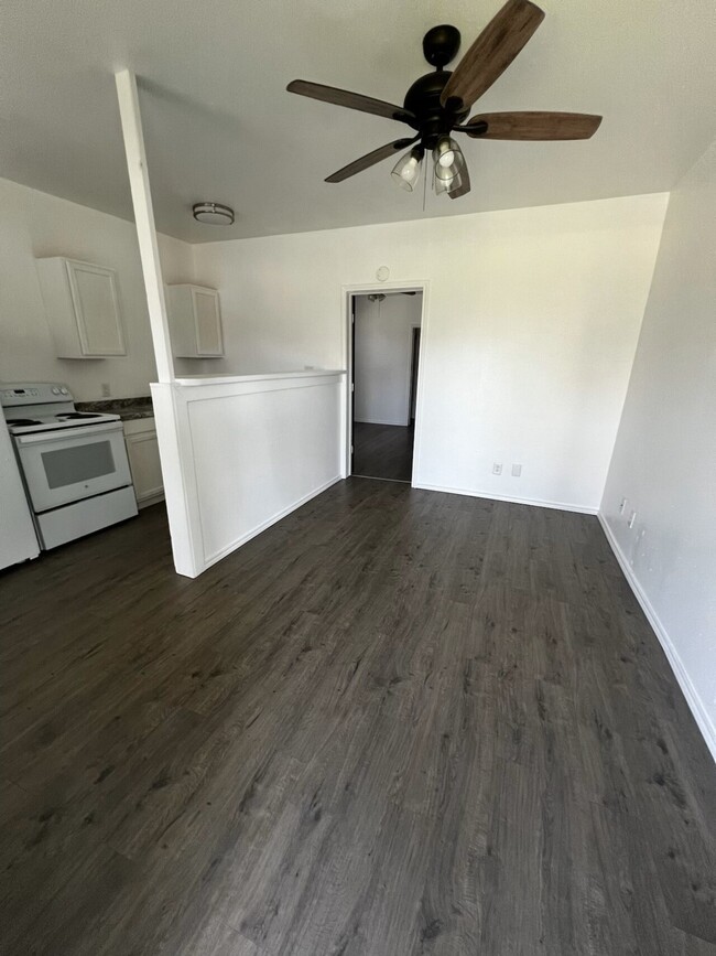 Building Photo - 522 W Alice Ave
