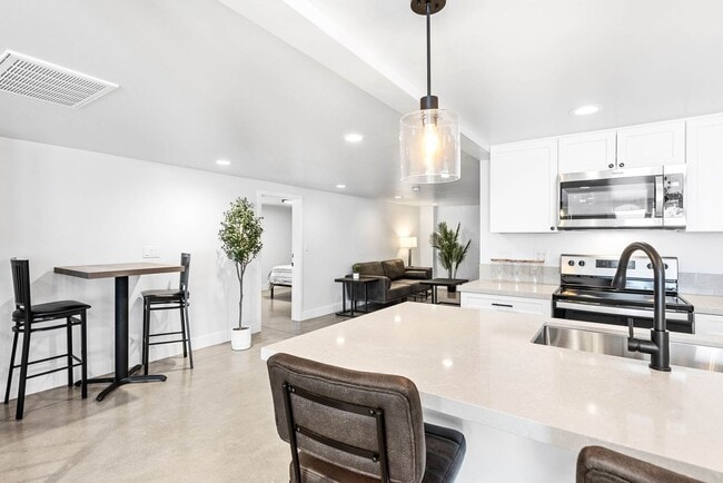 Foto del edificio - Student Housing - Private Bedrooms for Rent in Newly Renovated House (UNR)