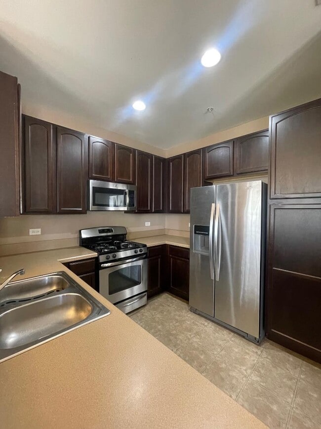 Building Photo - 2250 Aurora Dr