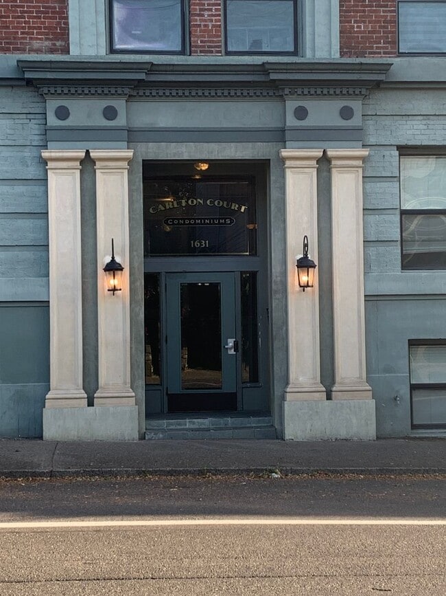 Photo - Historic Charm in the Heart of NW Portland | Studio with In-Unit W/D! Apartment