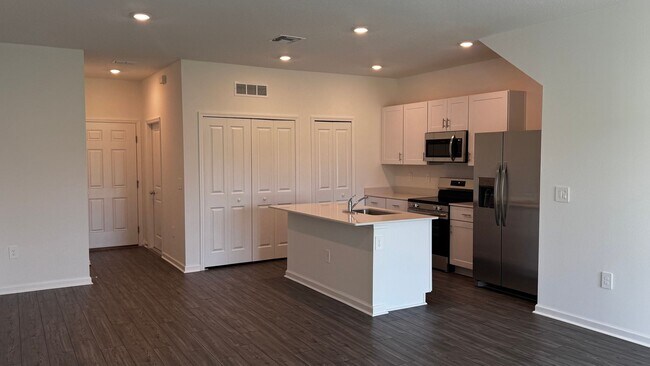 Building Photo - 4965 SW 83rd Pl